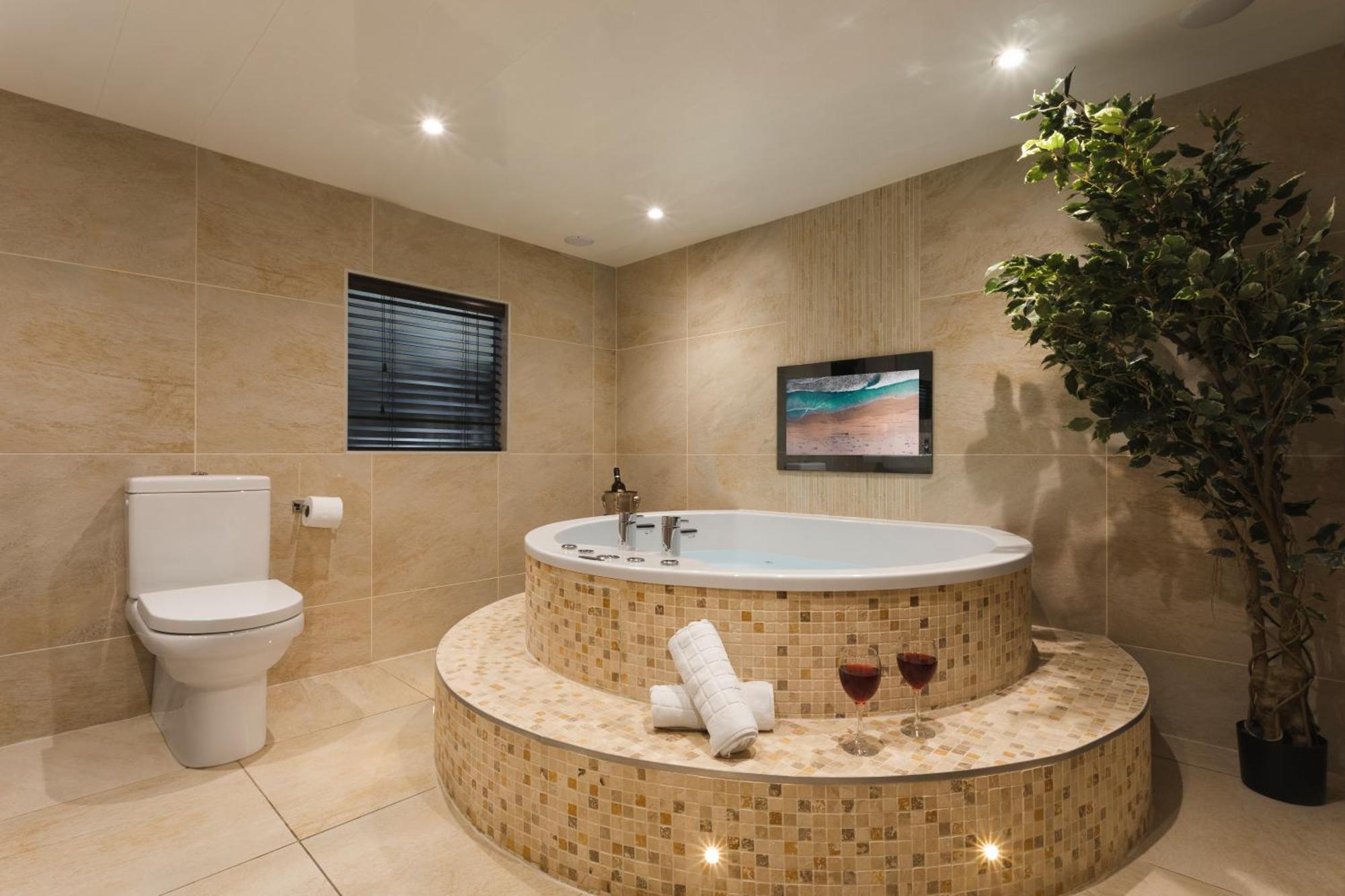 Deluxe Suite Spa Bath,1586102909:JPEG