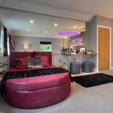 Aphrodites Group - Luxury Hot Tub Suites In Central Lake District!-3
